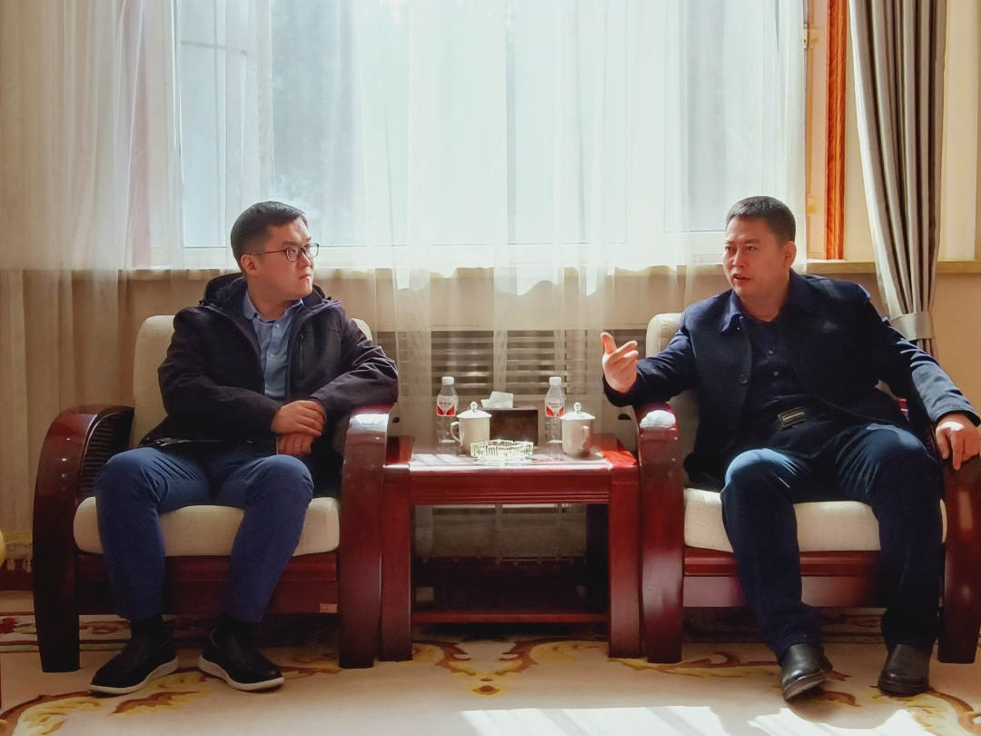 杨磊与副市长康文明01.jpg
