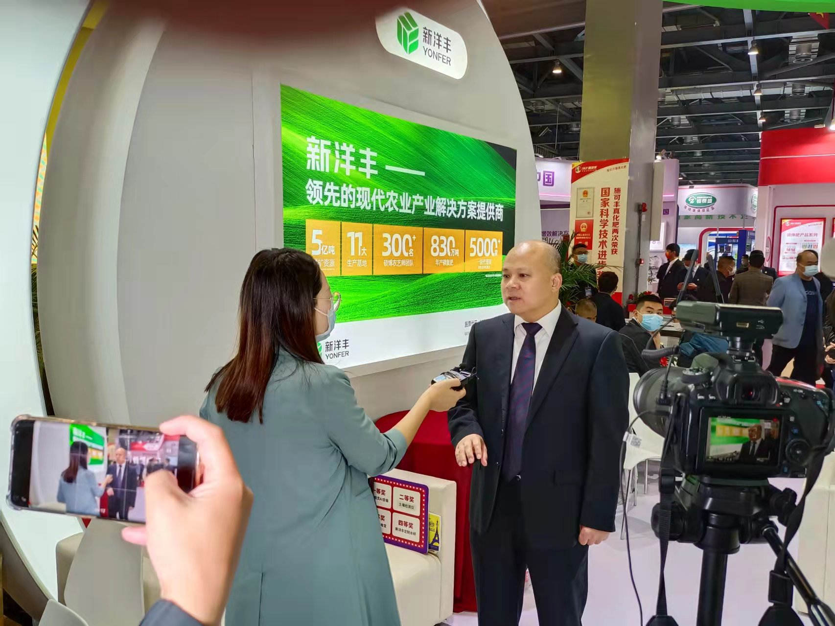 图7:赵总接受采访.jpg